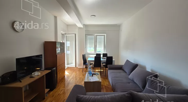 Četvoroiposoban stan | 4zida