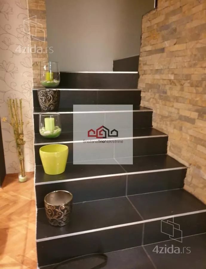 Četvoroiposoban stan | 4zida