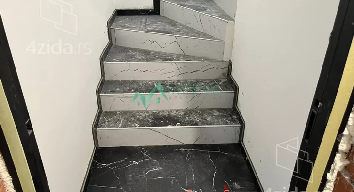 Četvoroiposoban stan | 4zida