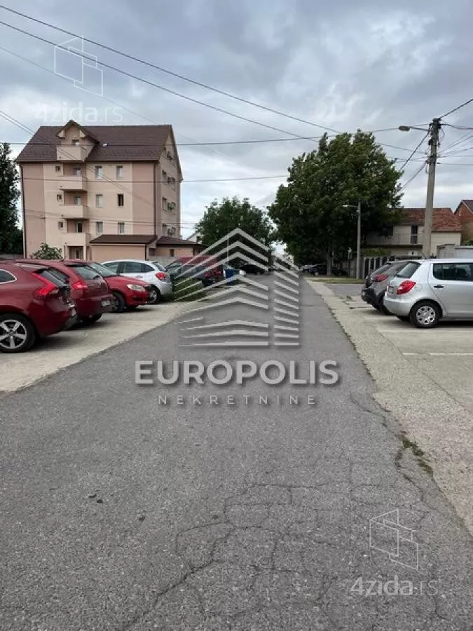 Plac | 4zida