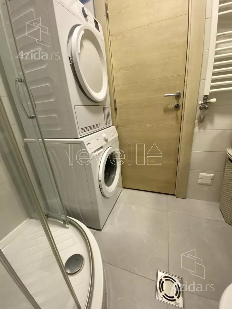 Šestosoban stan | 4zida