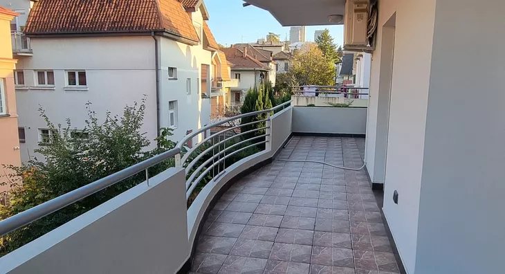 Šestoiposoban stan | 4zida