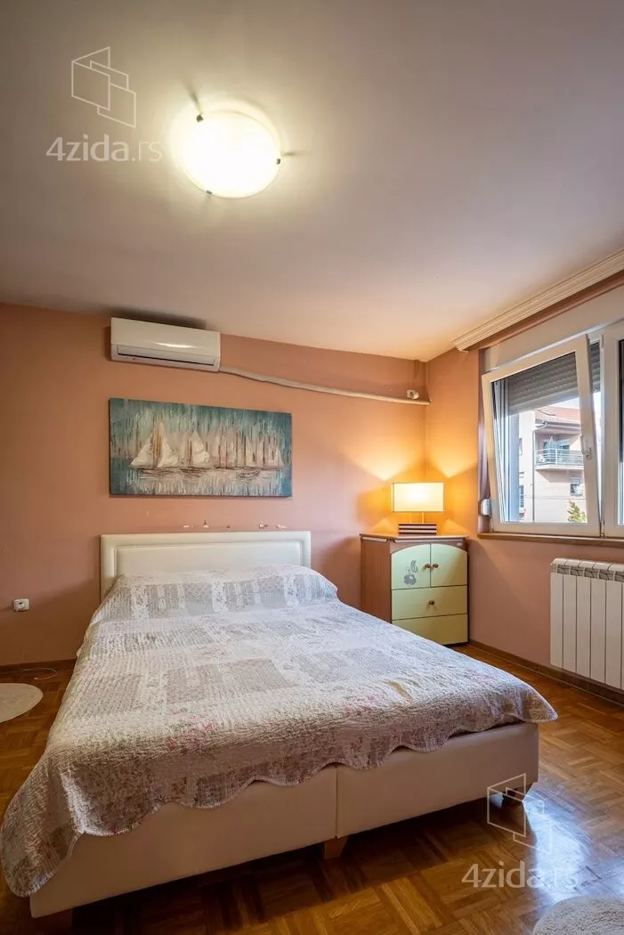 Petosoban stan | 4zida