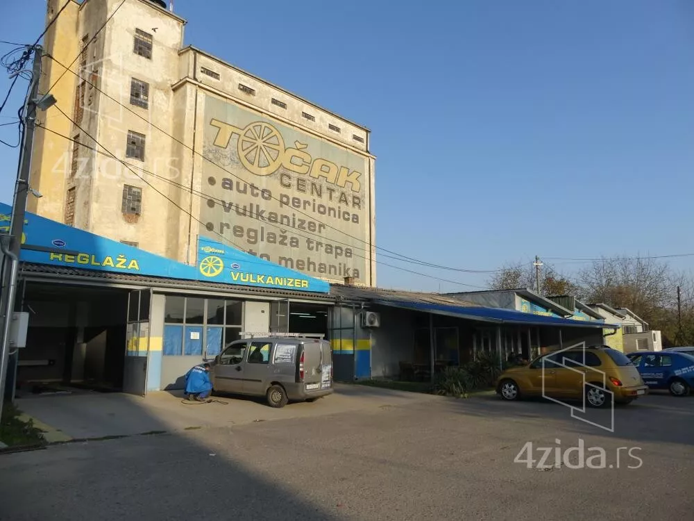 Poslovna zgrada | 4zida