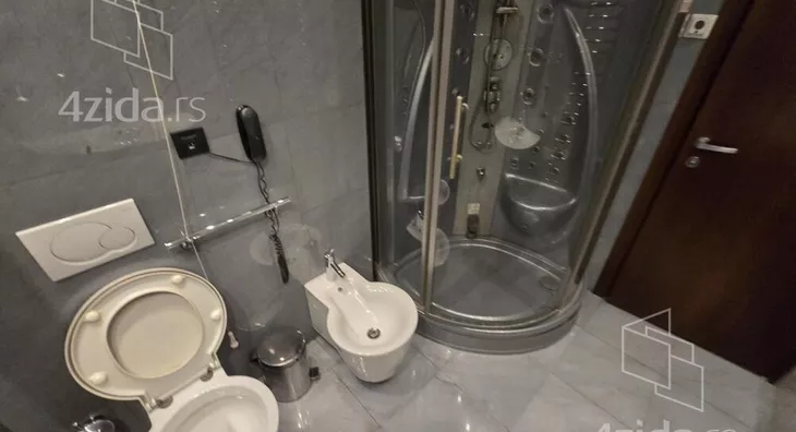 Šestosoban stan | 4zida