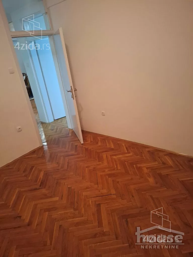 Četvoroiposoban stan | 4zida