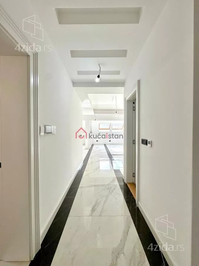 Poslovna zgrada | 4zida