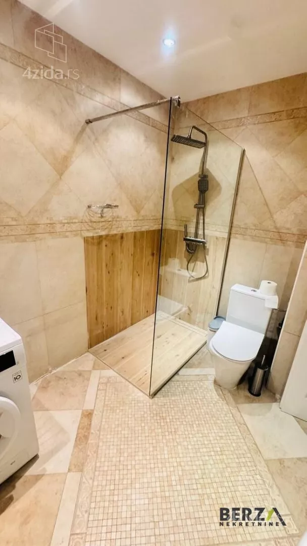 Četvoroiposoban stan | 4zida