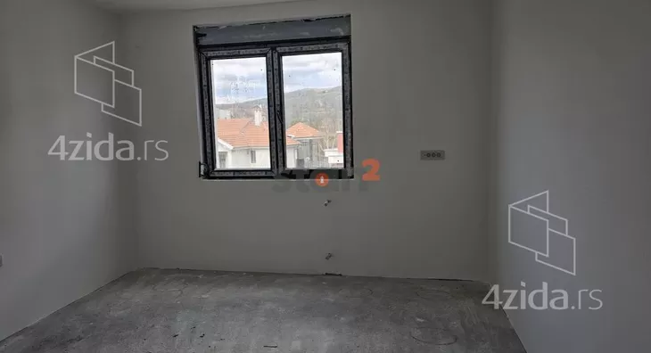 Četvoroiposoban stan | 4zida