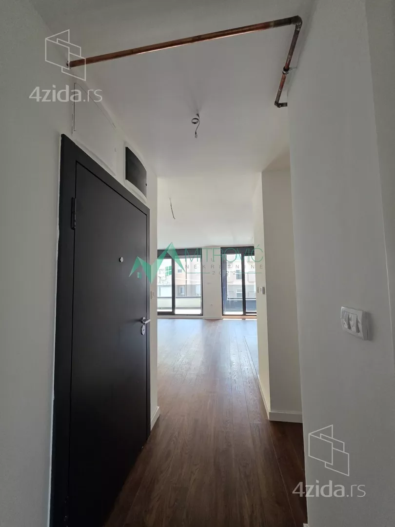 Šestosoban stan | 4zida