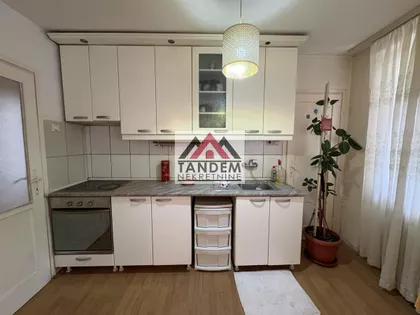 Crveni Pevac | 4zida.rs