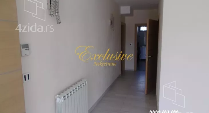 Šestoiposoban stan | 4zida