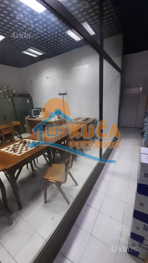 Lokal | 4zida