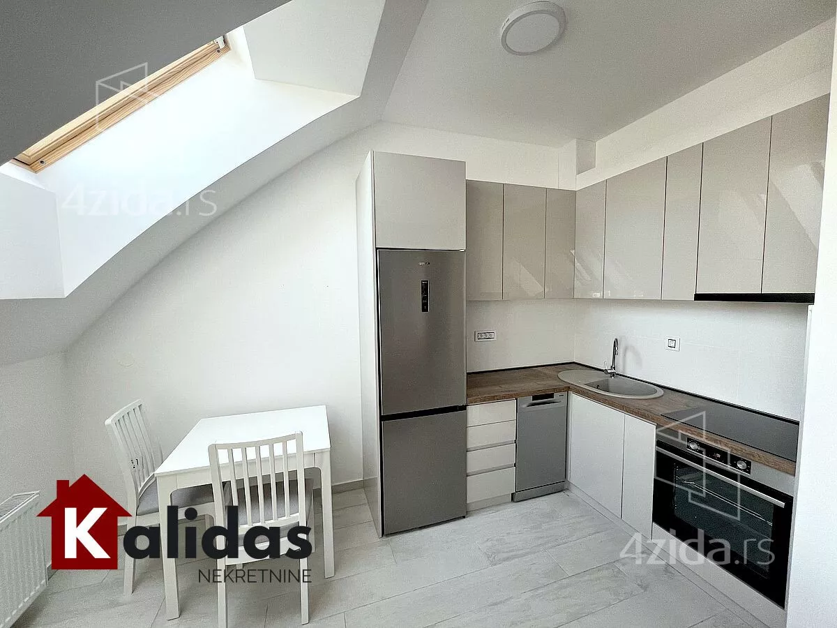 Šestosoban stan | 4zida