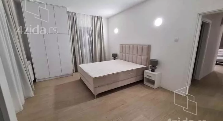 Četvoroiposoban stan | 4zida