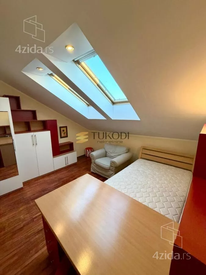 Petosoban stan | 4zida