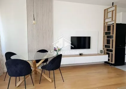 Vukov Spomenik | 4zida.rs