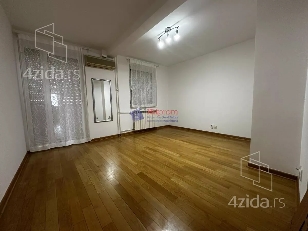 Šestosoban stan | 4zida