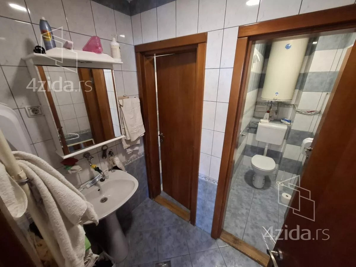 Šestosoban stan | 4zida