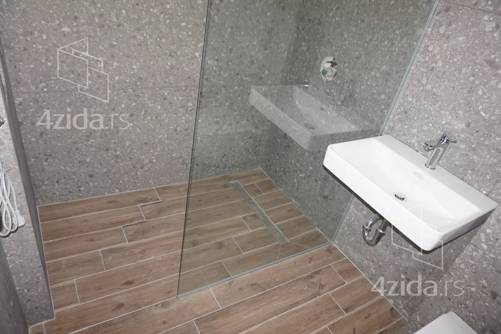Šestosoban stan | 4zida