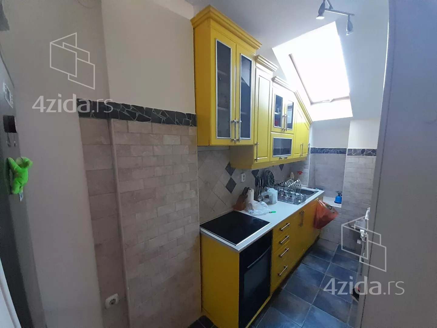 Petosoban stan | 4zida