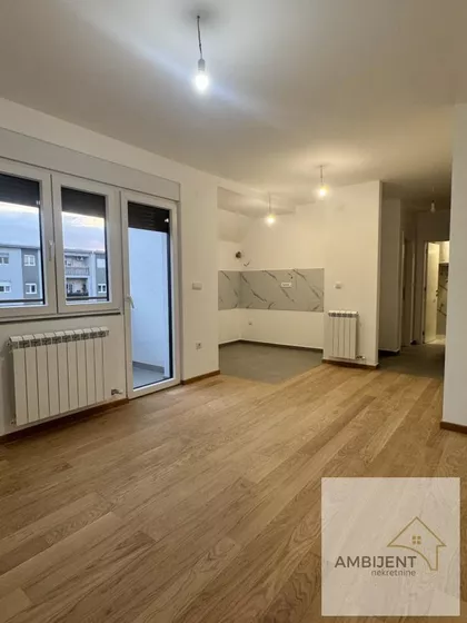 Surčin (mesto) | 4zida.rs