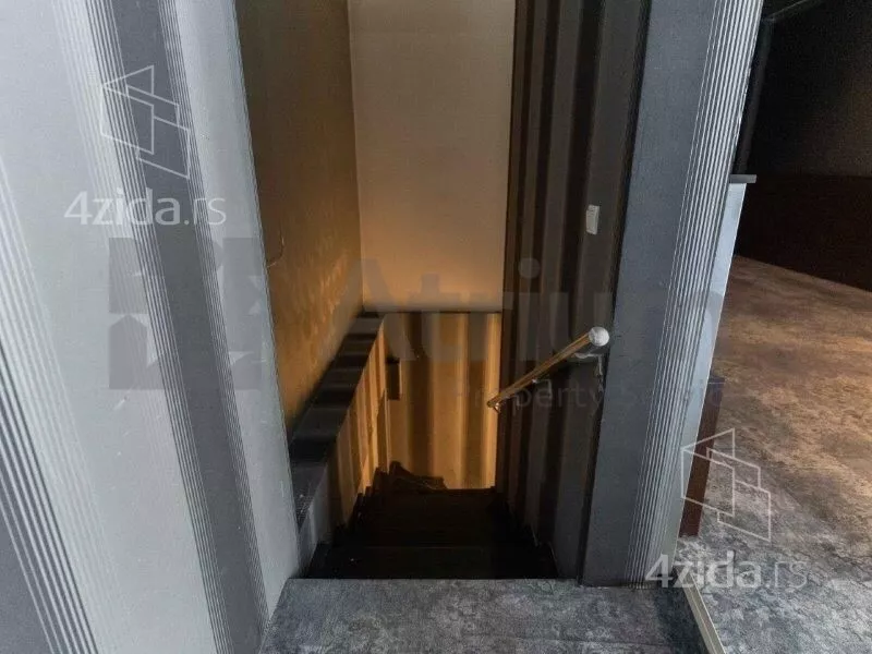 Poslovna zgrada | 4zida