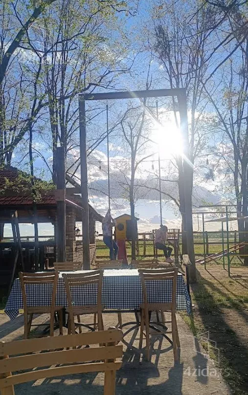 Ugostiteljski objekat | 4zida