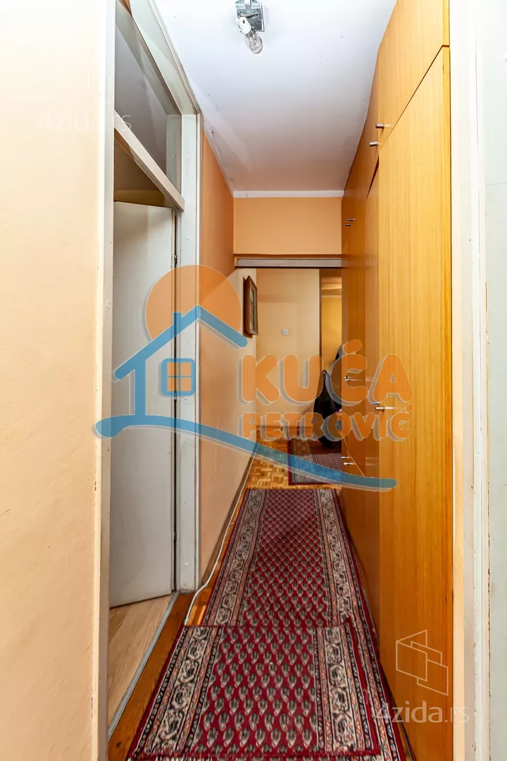 Troiposoban stan | 4zida