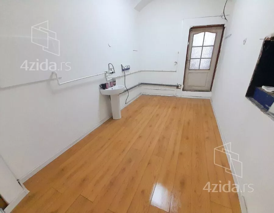 Lokal | 4zida