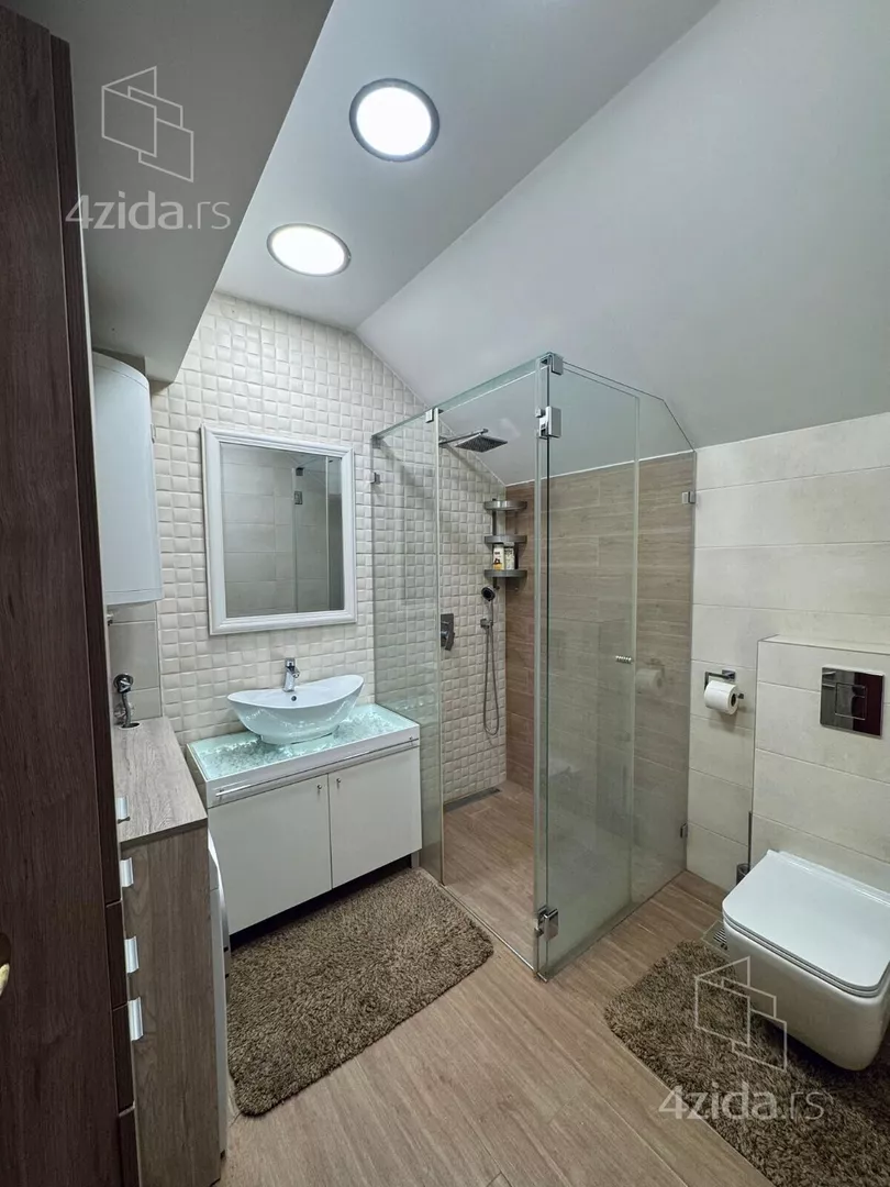 Četvoroiposoban stan | 4zida