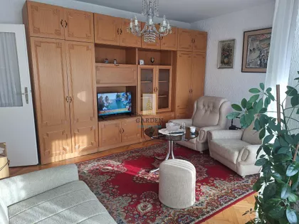 Petrarkina | 4zida.rs