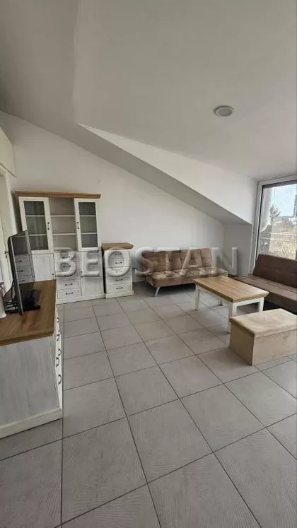 Gvozdićeva | 4zida.rs