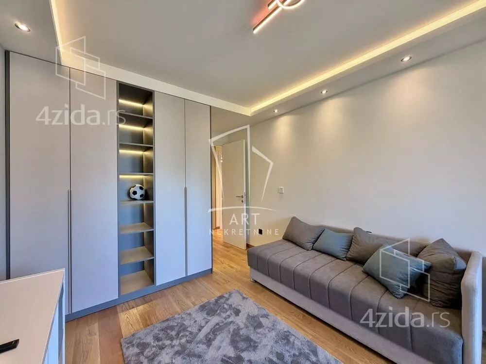 Troiposoban stan | 4zida