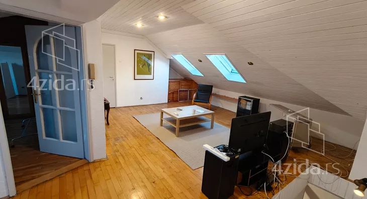 Četvoroiposoban stan | 4zida