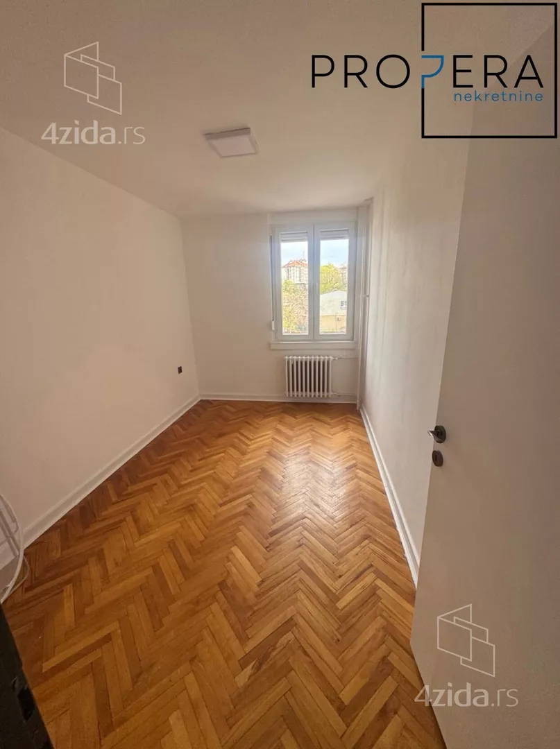 Četvoroiposoban stan | 4zida