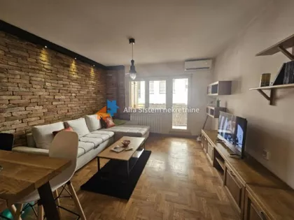 Vukov Spomenik | 4zida.rs