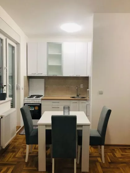 Vojvode Vlahovica 51e | 4zida.rs