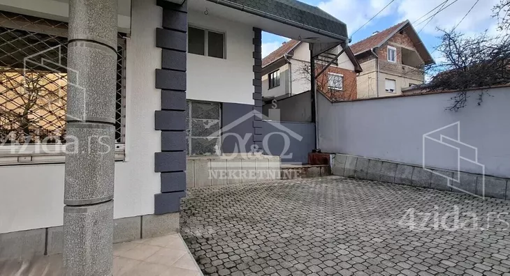 Poslovna zgrada | 4zida