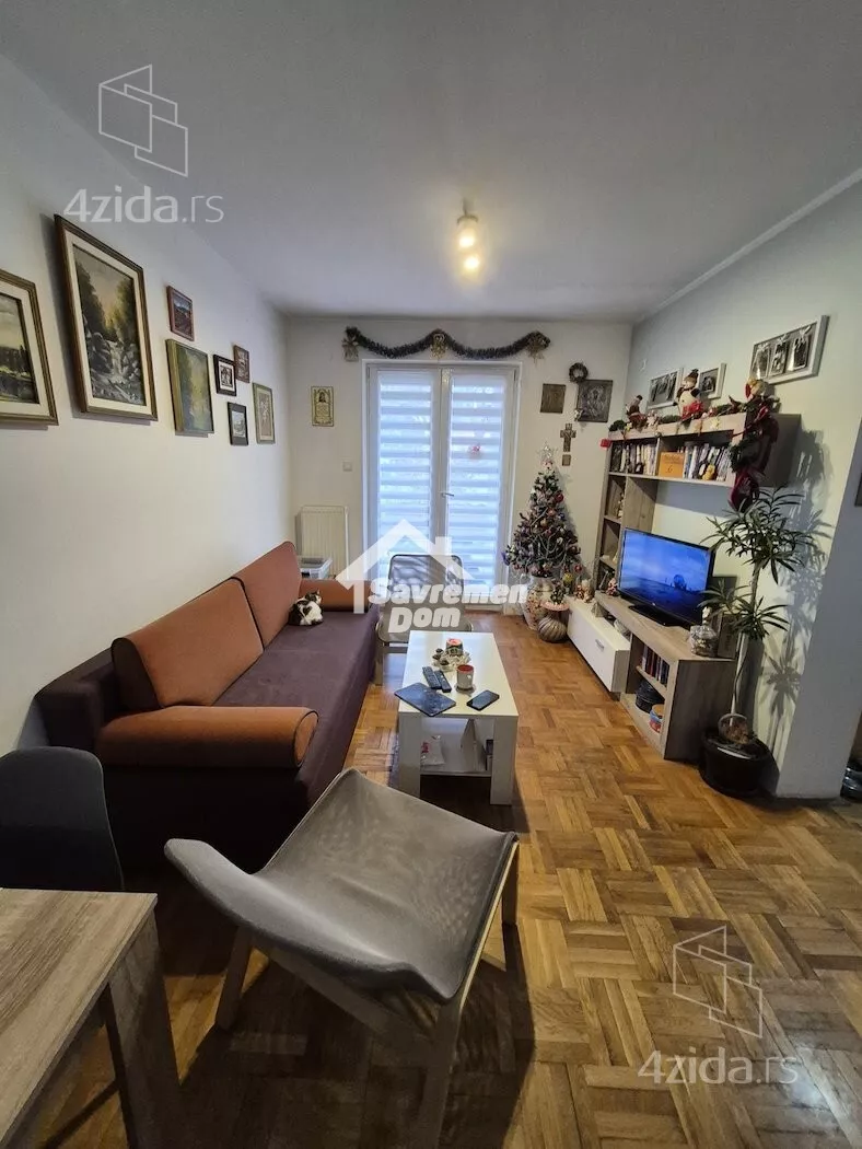 Šestosoban stan | 4zida