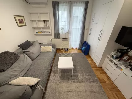 Crveni Pevac | 4zida.rs
