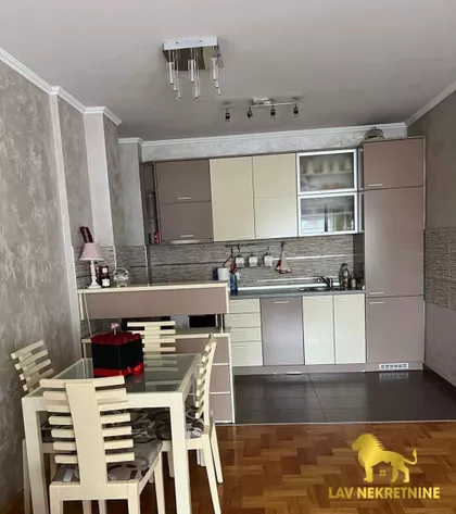 ŠKOLSKA | 4zida.rs