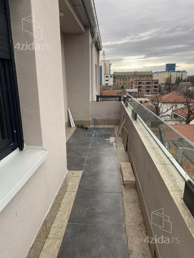 Petosoban stan | 4zida