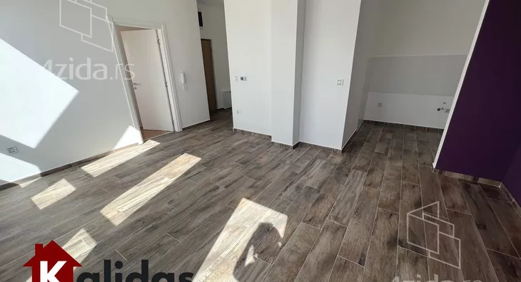 Šestosoban stan | 4zida