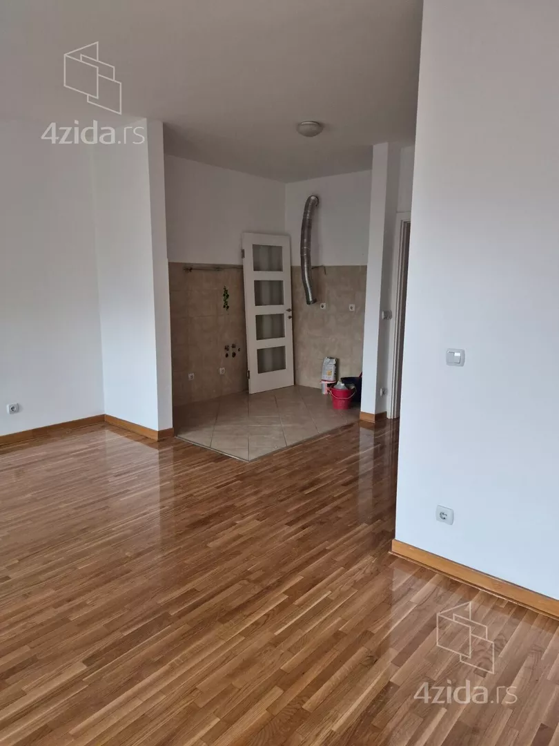 Četvoroiposoban stan | 4zida