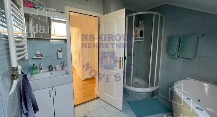 Četvoroiposoban stan | 4zida