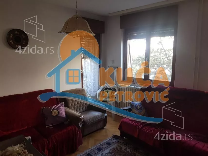 Troiposoban stan | 4zida