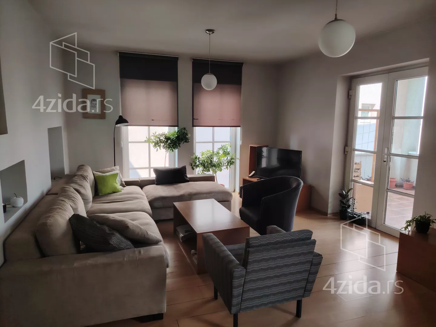 Poslovna zgrada | 4zida