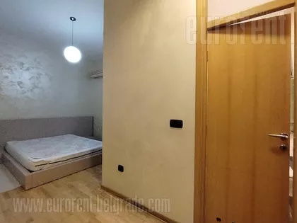 BELI DVOR | 4zida.rs