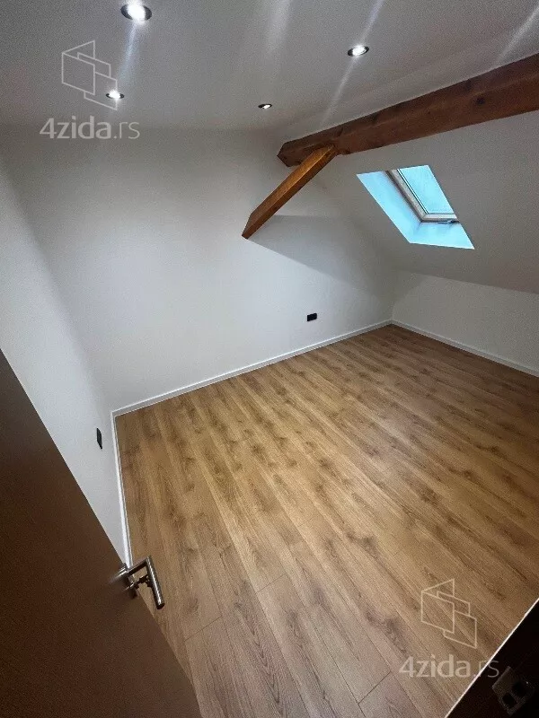 Četvoroiposoban stan | 4zida